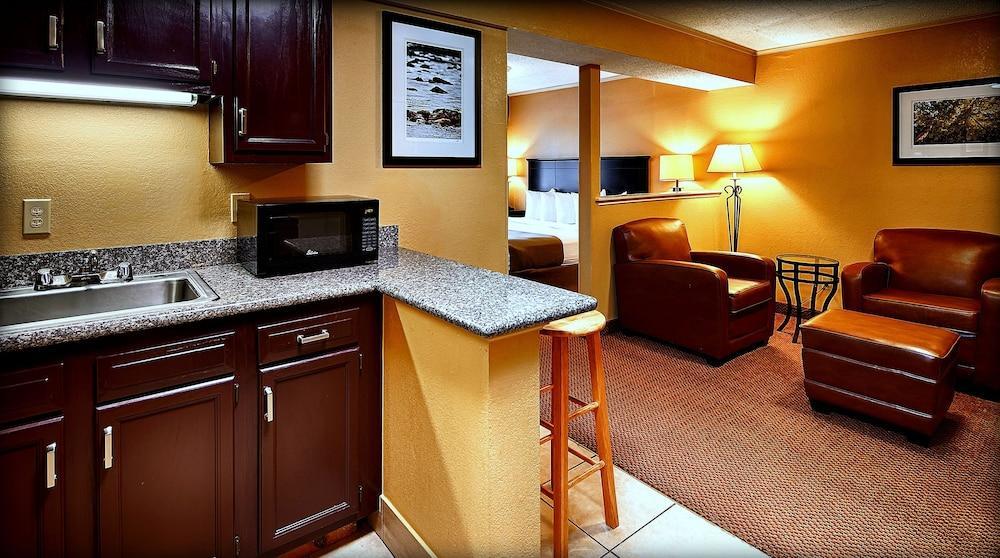 Western 3* Covington
